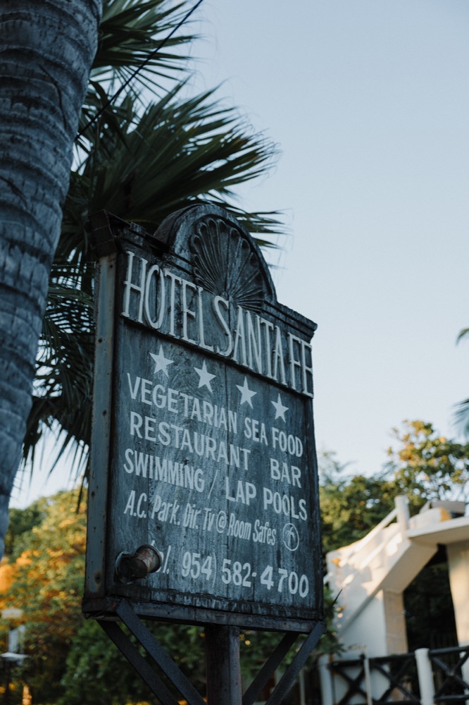 Hotel Santa Fe sign